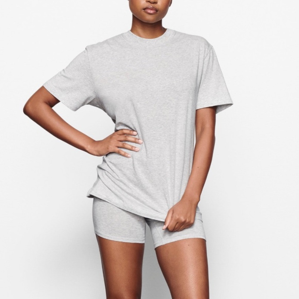 SKIMS Relaxed Gray Short Sleeve Tee
